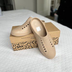 NWT Jefferson Clog Sugarlite™ Flax Tan Size 5/7